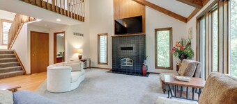 4 Mi to Dtwn Loveland: Private Retreat w/ Decks