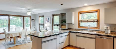 House (4 Bedrooms) | Interior