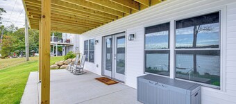 Hooked on Nature: Waterfront Thompson Retreat