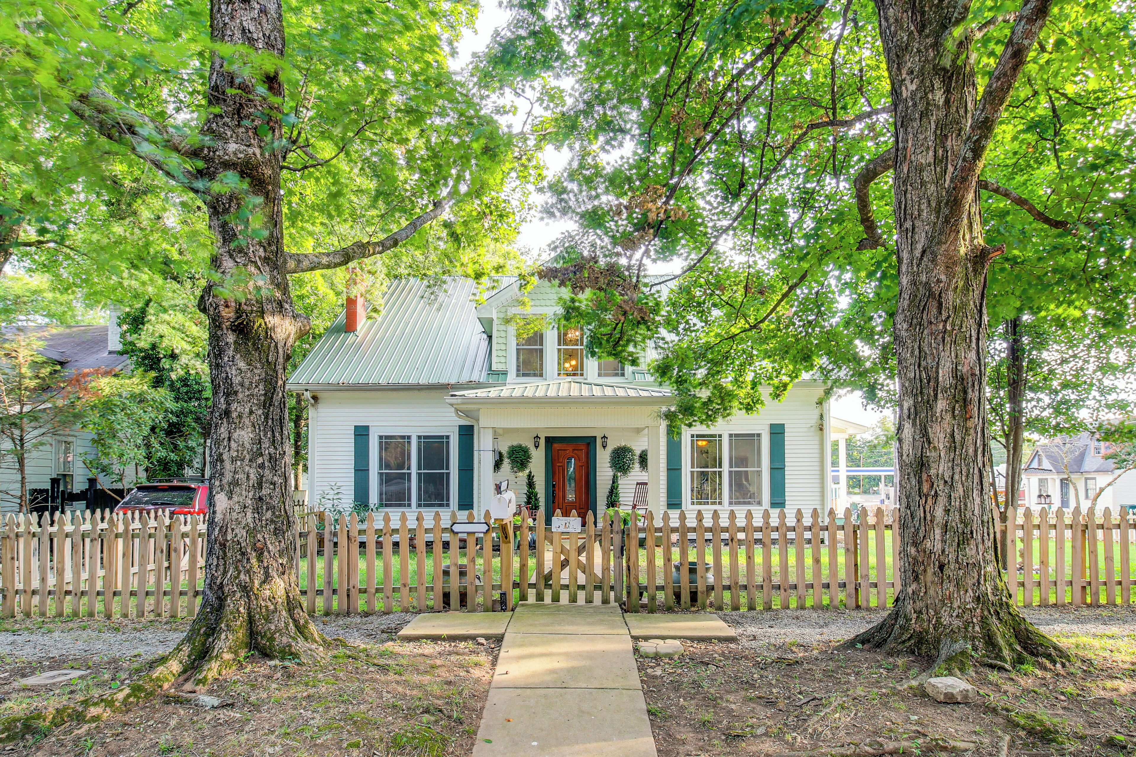 House (4 Bedrooms) | Front of property
