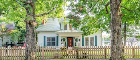 House (4 Bedrooms) | Front of property