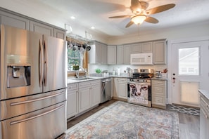 House (4 Bedrooms) | Interior - Walk to UT Southern & Dtwn Pulaski: Historic Home (Pulaski)