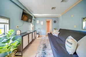 House (1 Bedroom) | Interior - The Artiste,' Converted Railcar in Dubois! (DuBois)