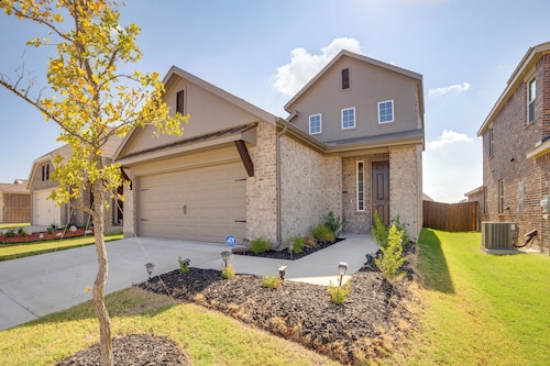 Yard & Office: Spacious Family Home in Forney