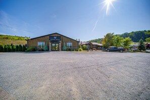 House (3 Bedrooms) | Interior - The Presidential Stay, Converted Railcar in Dubois (DuBois)