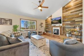 House (3 Bedrooms) | Interior - 1 Mi to Dtwn Loudon: Spacious River-view Home (Loudon)
