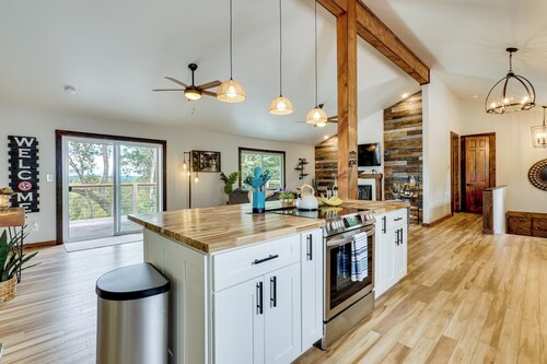 1 Mi to Dtwn Loudon: Spacious River-view Home