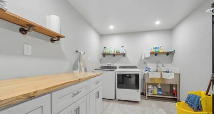 1 Mi to Dtwn Loudon: Spacious River-view Home