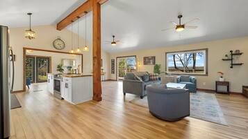 House (3 Bedrooms) | Interior