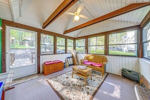 House (2 Bedrooms) | Interior - Featured on Hgtv! Visit My Lottery Dream Home! (Pocono Lake)