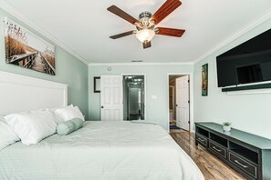 Apartment (3 Bedrooms) | Interior - Centrally Located Raleigh Townhome w/ Pool Access (Raleigh)