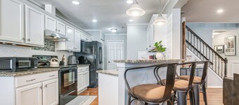 Centrally Located Raleigh Townhome w/ Pool Access