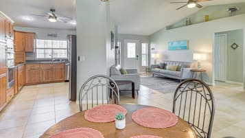 House (3 Bedrooms) | Interior