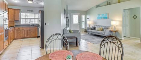 House (3 Bedrooms) | Interior