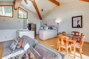 Apartment (2 Bedrooms) | Interior - < 1 Mi to Diamond Peak: Townhome w/ Lake Views (Incline Village)
