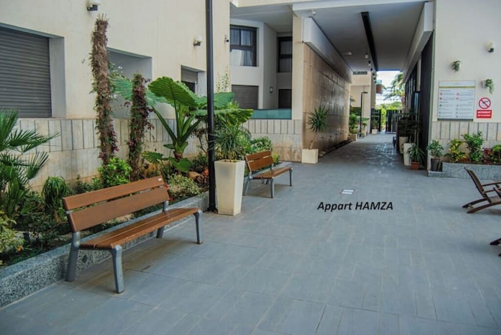 المنطقة المحيطة بالمنشأة