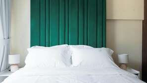 1 chambre, coffre-fort, bureau, fer et planche à repasser