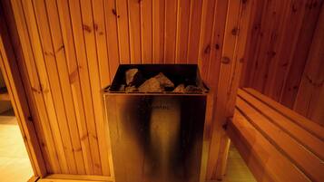 Luxury Double Room, Balcony, City View | Bathroom | Bathtub, hair dryer, slippers, towels