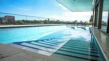 Kolam renang outdoor