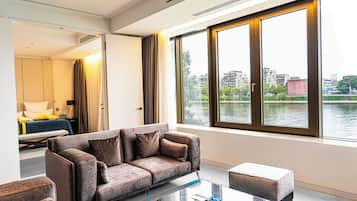 London Suite | Két bảo mật tại phòng, bàn, truy cập Internet không dây miễn phí