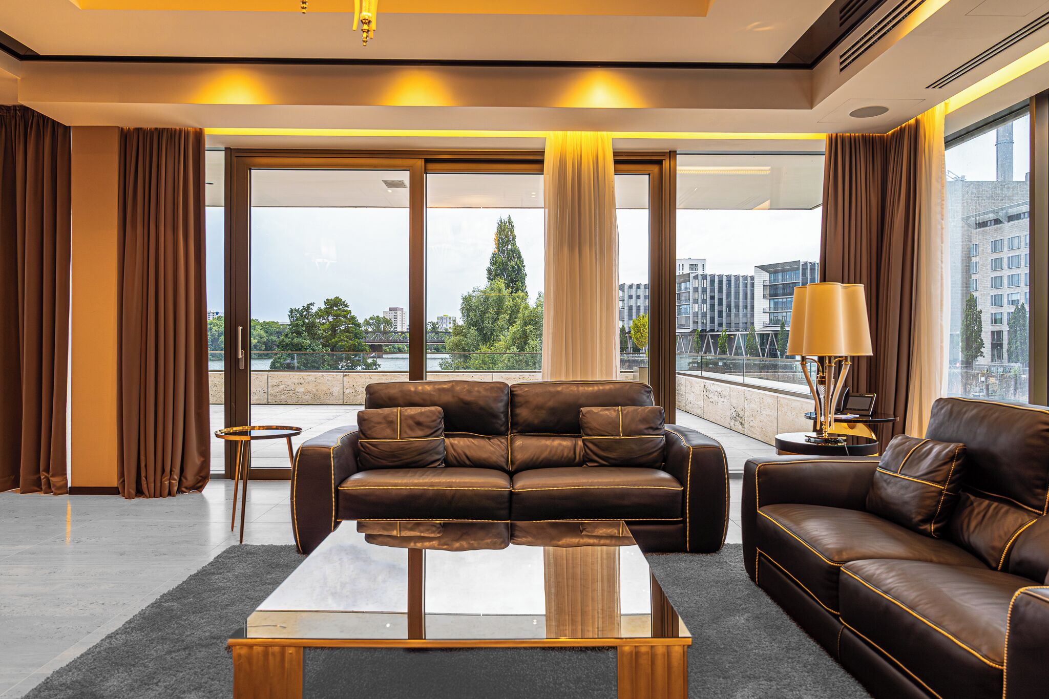 Luxe suite | Een kluis op de kamer, een bureau, gratis wifi