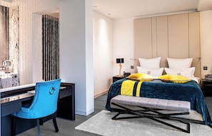 London Suite | Két bảo mật tại phòng, bàn, truy cập Internet không dây miễn phí