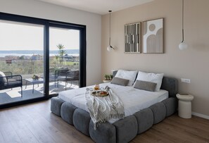 4 bedrooms, in-room safe, desk, iron/ironing board