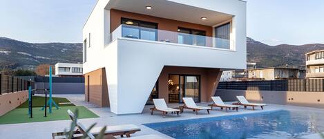 Piscine extérieure, piscine chauffée