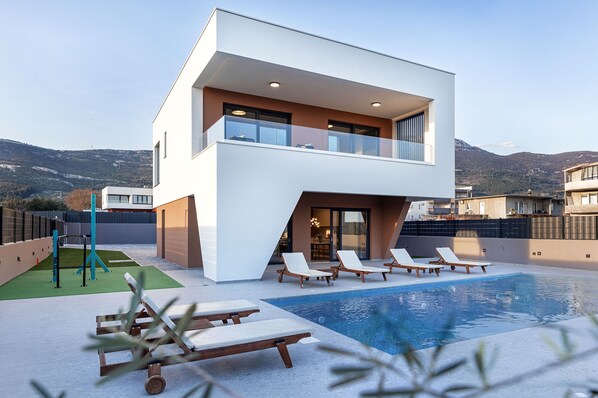 Outdoor pool, a heated pool