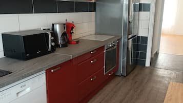 Frigorífic, microones, forn i placa de cuina