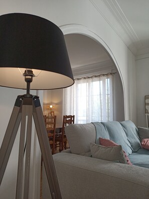 Fernseher, Bücher, Computerbildschirme