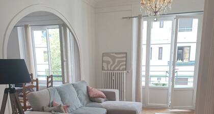 Spacious, bright T3 800m from the station