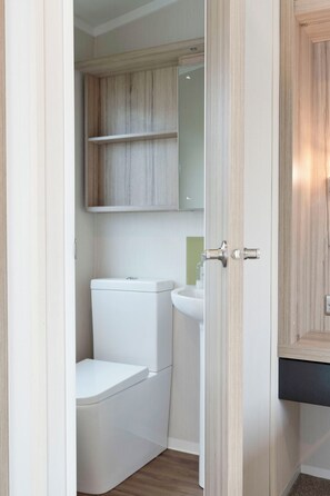 Séchoir à cheveux, serviettes fournies