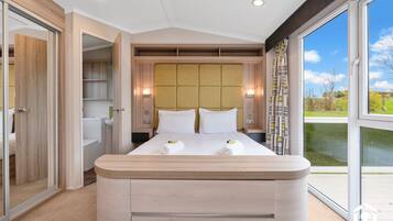 2 bedrooms, travel crib, free WiFi, bed sheets