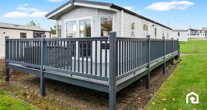 Seton Sands Kings Barnes | 3BR| Parking | Wi-Fi