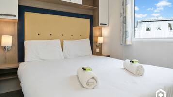 3 bedrooms, travel crib, free WiFi, bed sheets