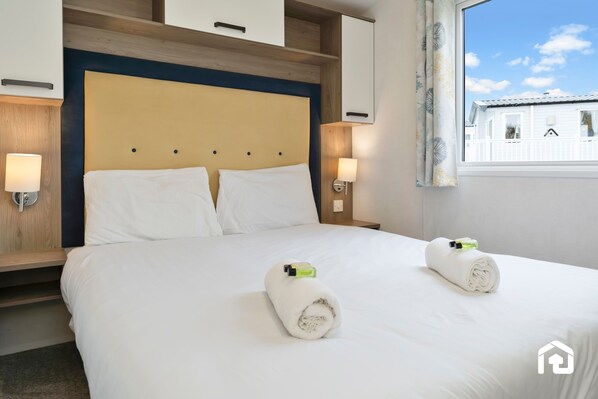 3 bedrooms, travel cot, free WiFi, bed sheets