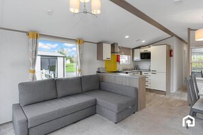 TV - Seton Sands  Kings Barnes | 3BR| Parking | Wi-Fi (Longniddry)