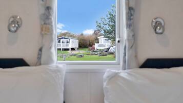 3 bedrooms, travel crib, free WiFi, bed sheets