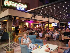 Bar (in der Unterkunft)