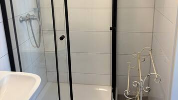 Handtücher, Seife, Toilettenpapier