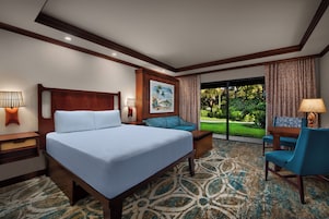 Deluxe Studio - Resort View. Hearing accessible - visual alarms and notifications. 1 queen bed, 1 qu