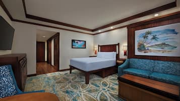 Deluxe Studio - Preferred View. Hearing accessible - visual alarms and notifications. 1 queen bed, 1