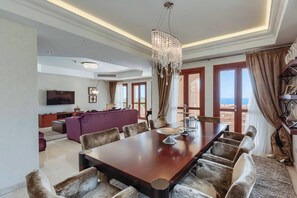Villa (4 Bedrooms) | Interior