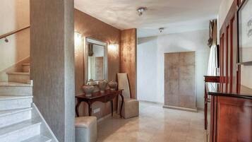 Villa (4 Bedrooms) | Interior