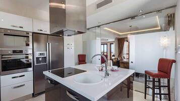 Villa (4 Bedrooms) | Interior