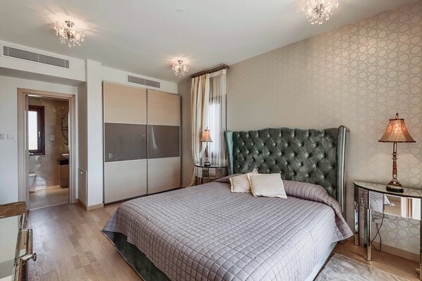 Villa (4 Bedrooms) | Interior