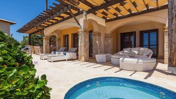 Villa (4 Bedrooms) | Exterior