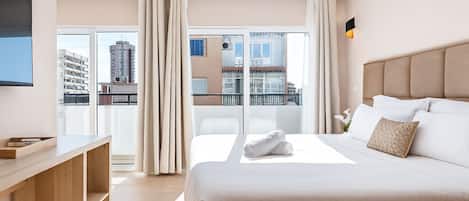 Studio, Balcony, City View | In-room safe, desk, blackout drapes, iron/ironing board