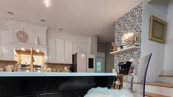 Microondas, horno, parrilla de estufa y lavavajillas